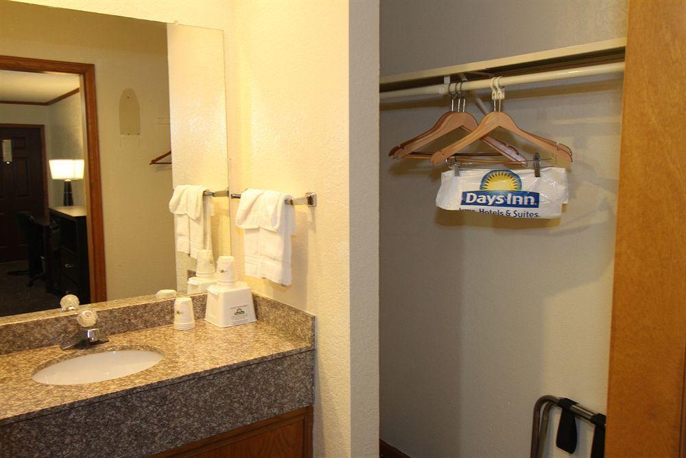 Days Inn Kansas City-Worlds Of Fun Eksteriør bilde