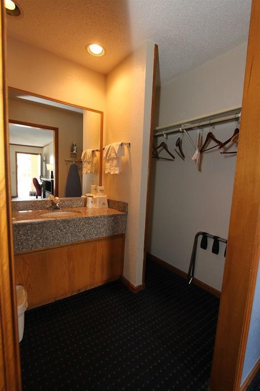 Days Inn Kansas City-Worlds Of Fun Eksteriør bilde