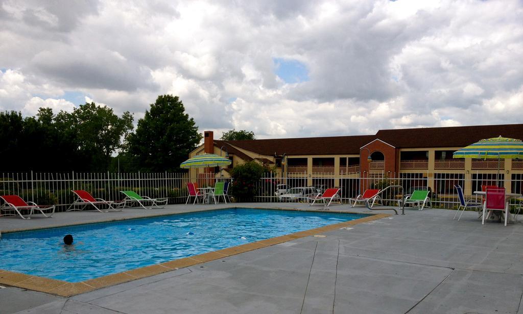 Days Inn Kansas City-Worlds Of Fun Eksteriør bilde