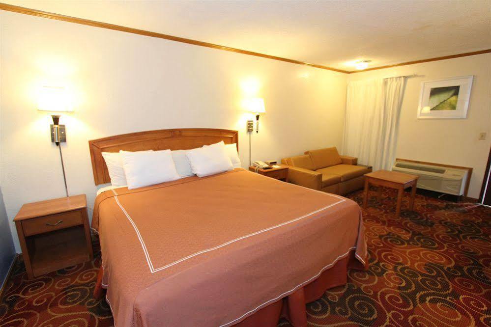 Days Inn Kansas City-Worlds Of Fun Eksteriør bilde
