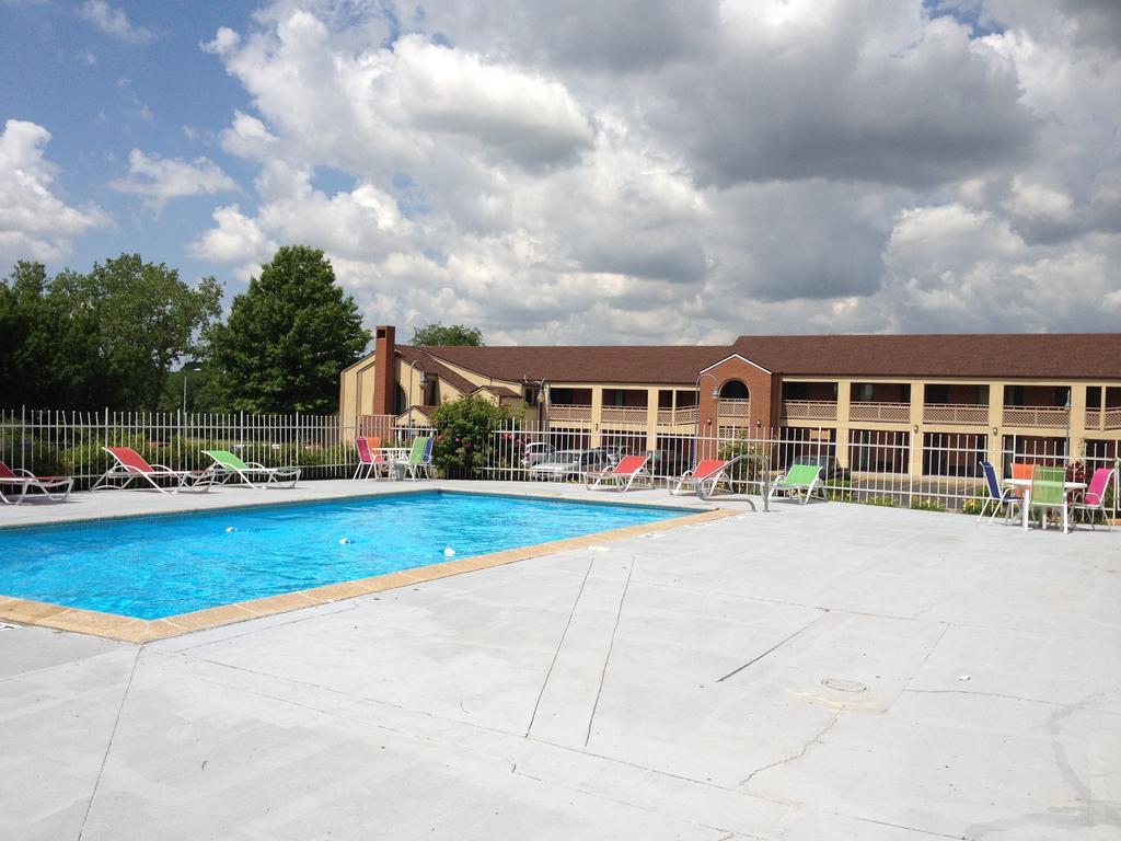 Days Inn Kansas City-Worlds Of Fun Eksteriør bilde